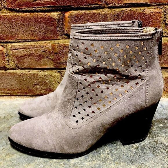 Kaari Blue Karin Grey Perforated Heel Ankle Bootie Size 8 - Picture 2 of 13
